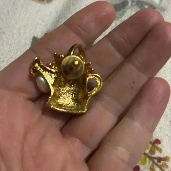Vintage Avon pin - Picture 2 of 2